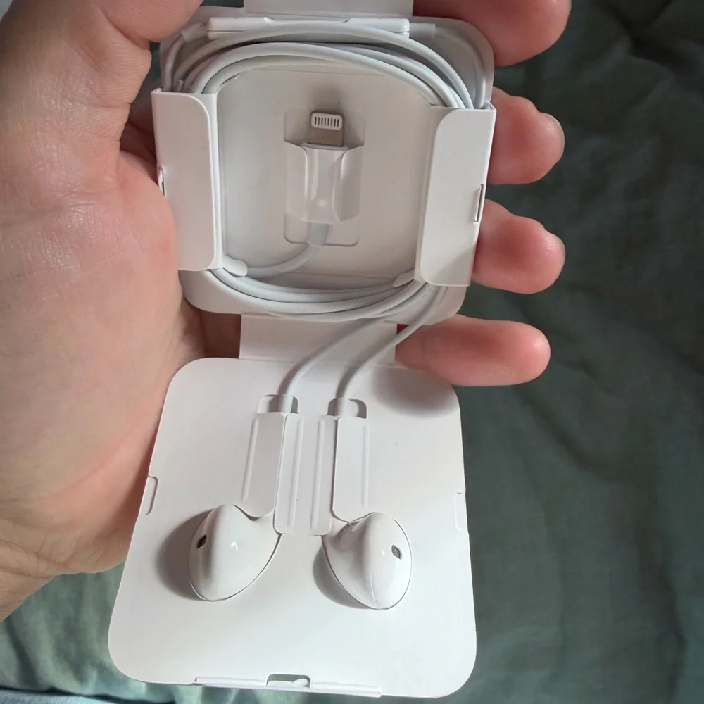 Apple White EarPods with Lightning Connector